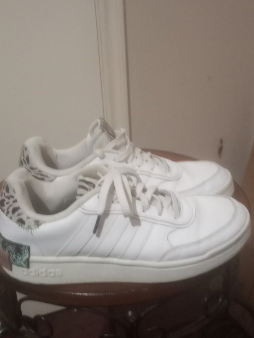Adidas Postmove SE Low-Top White and Animal Print Sneakers GY6123 Women's Sz 9.5